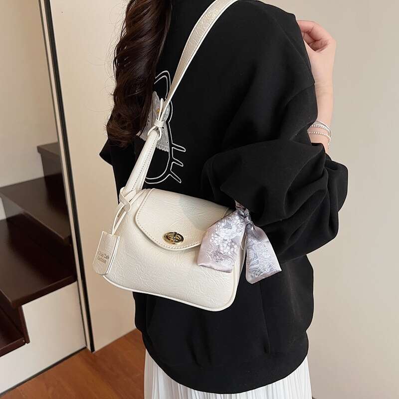 Niche Design High-End Underarm for Women 2025 New Summer Fashion Lychee Texture Versatile Commuter Shoulder Crossbody Bag