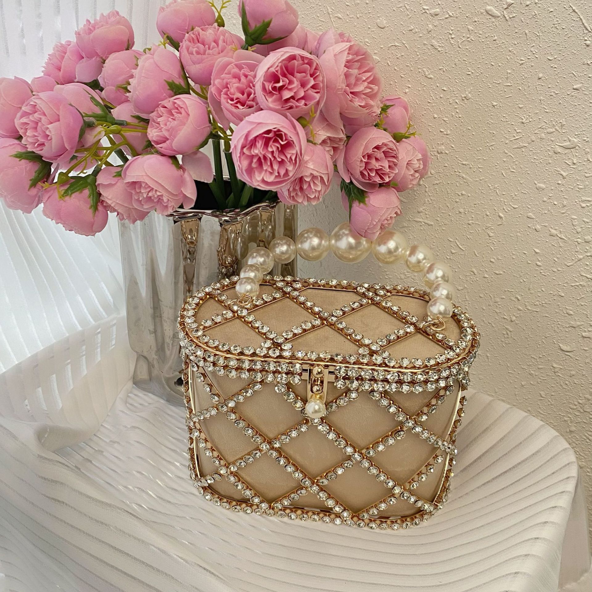 Top High Quality New Style Hollow Shiny Handmade Inlaid Pearl Diamond Bag Evening Rhinestone Birdcage Basket Clutch Crossbody Bag New Free Delivery De