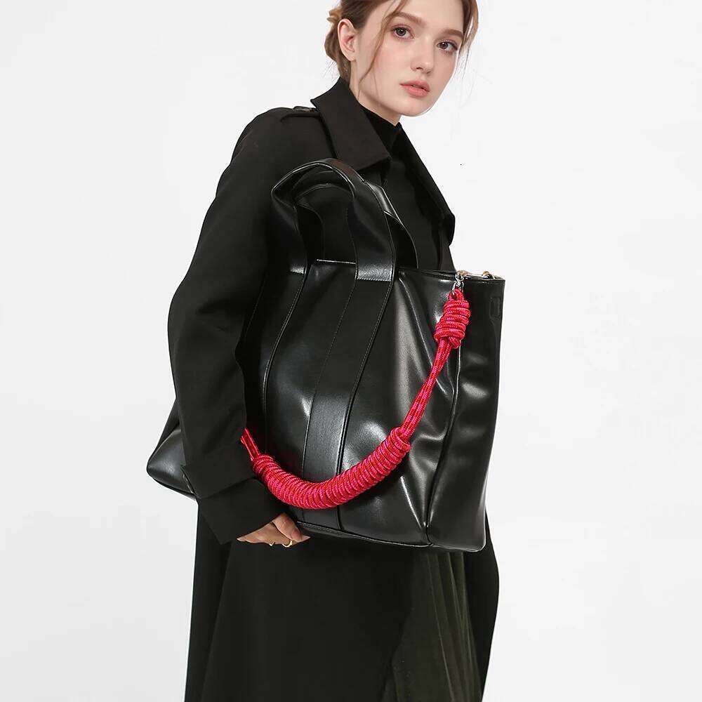 Hot Selling Women's Multi-Functional Commuting Handbag Designer Large Capacity Commuter New Niche Fashion Hand-Held Shoulder Bag Designer Bags