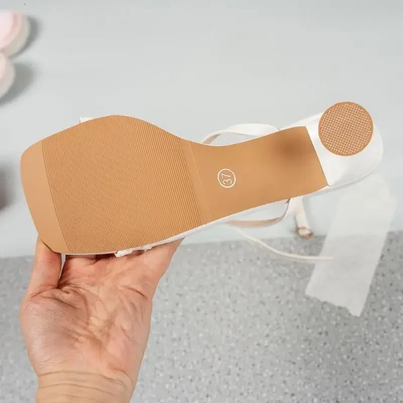 Rivet Large Jewel Med Heels Sandals for Women Fashion T-Strap Strange Heeled Shoes Lady Solid Ankle Strap Party Shoes 250605