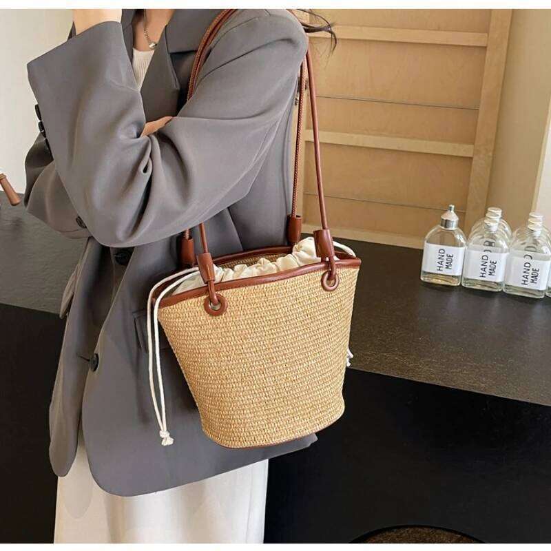 Rustic Style Woven Female 2025 New Seaside Vacation Beach Straw Bag Summer Leisure Shoulder Bucket Bags