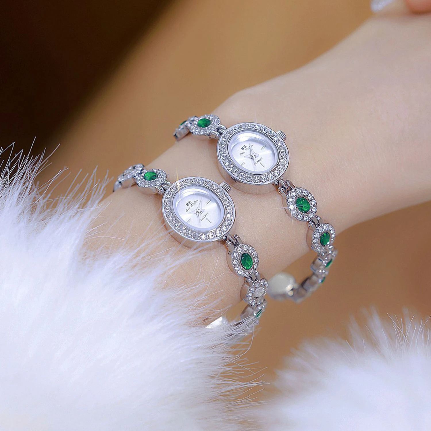 Elegant Women Watches Fashion Oval Quartz Watch Green Rhinestone Diamond Bracelet Wristwatch Lady Dress Clock Small 250606