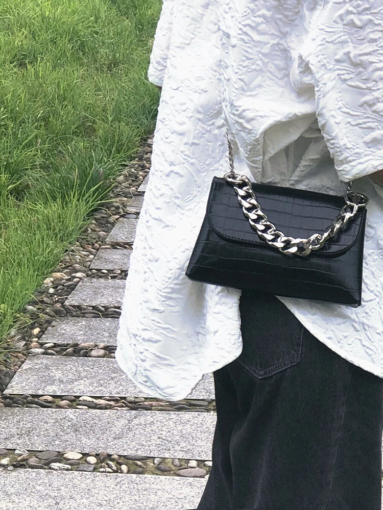 designer 2025 Early Spring Niche Design Bag for Women Crocodile Pattern Chain Underarm Bag Retro Baguette Bag Single Shoulder Crossbody Bag