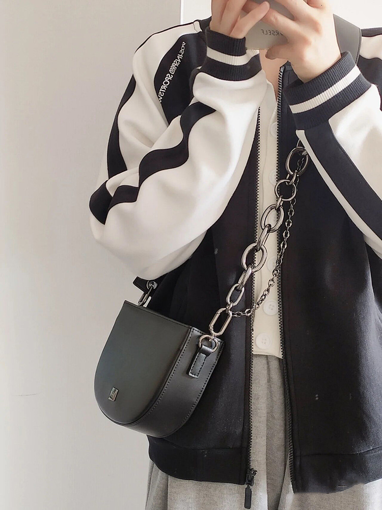 designer Half-Moon Saddle Bag for Women 2025 New Fashion Trendy Cool Black Chain Bag Ins Niche High-End Crossbody Bag