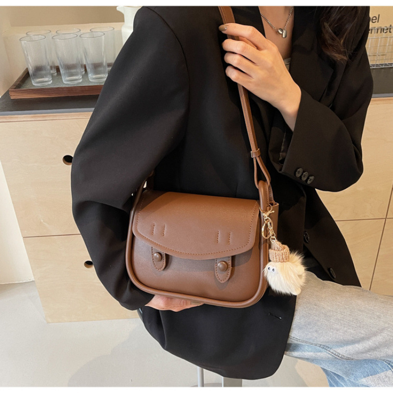 Top Brand High Quality New Style Small Bag 2025 New Fashion Niche Single Shoulder Texture Underarm Versatile Crossbody Bag Saddle New Free Delivery De