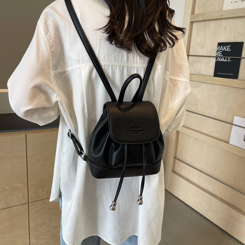 designer Minimalist Versatile Niche Design Women's Backpack 2025 New Trendy Casual Small Backpack Fashionable Travel Small School Bag