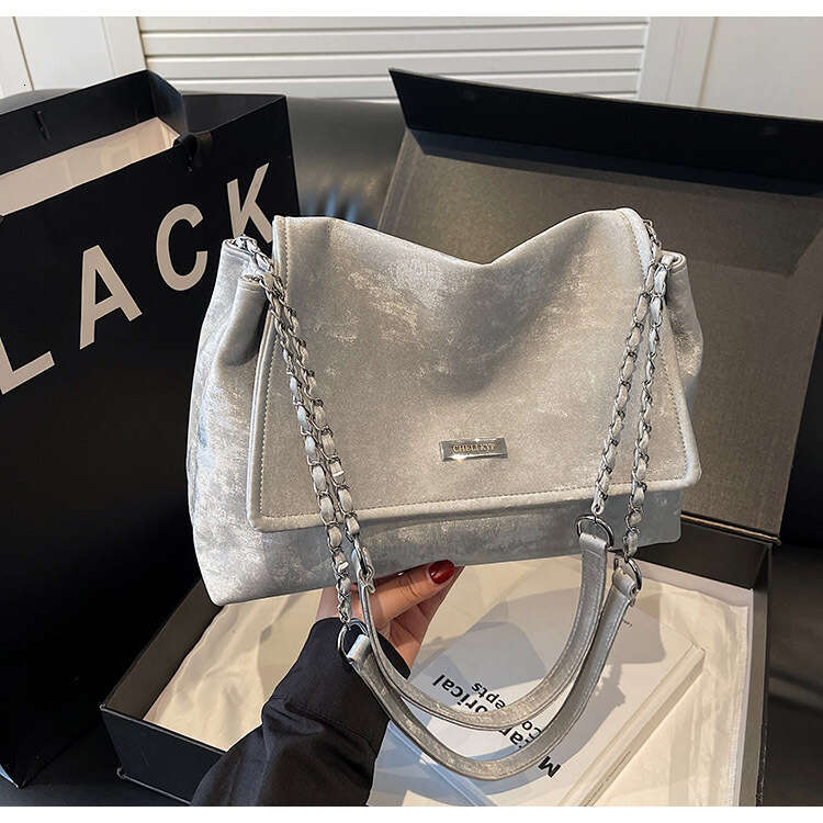 Minimalist Texture Underarm 2025 New Women's Fashion Large Capacity Crossbody Stylish Versatile Shoulder Bag