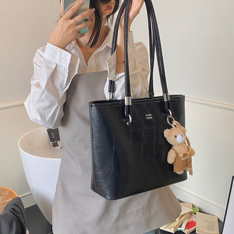 designer Casual Commuter Large Capacity Bag for Women 2025 New Summer Fashion Single Shoulder Underarm Bag Handheld Tote Bucket Bag