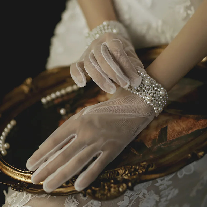 Arrival White Bridal Gloves Bride Wedding Gloves Beaded Pearls Glove Elegant Guantes Complementos De Boda 250603