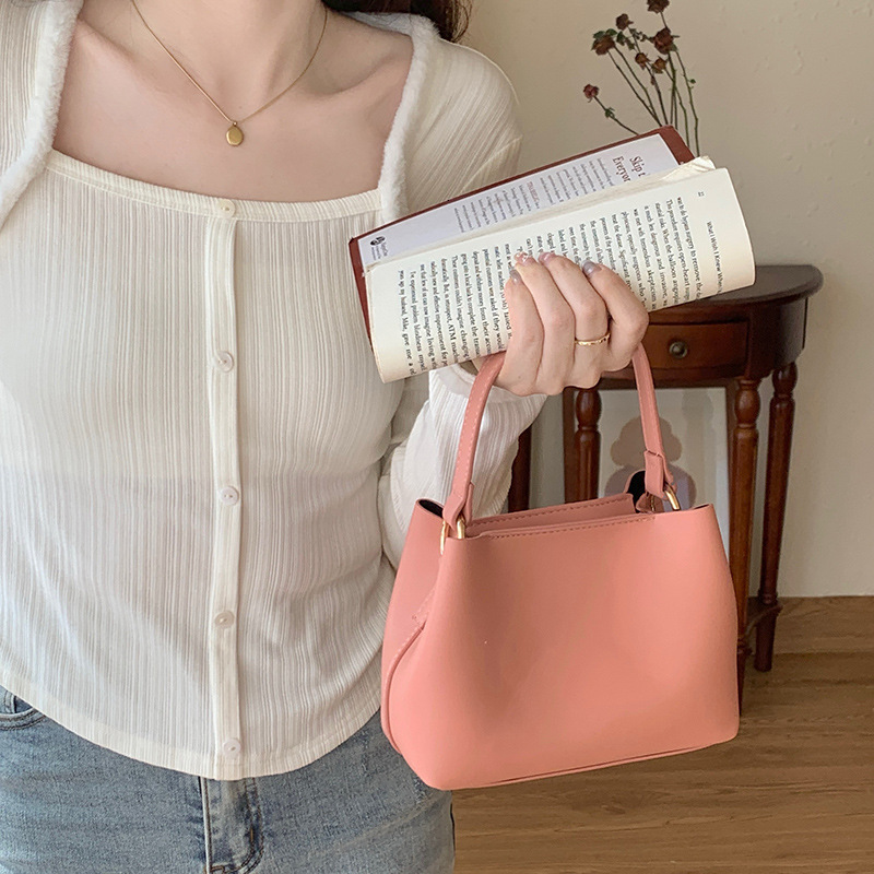 designer 2025 Summer New Niche Strawberry Pink Crossbody Bucket Bag Mini Handbag Korean Style Elegant High-end Small Bag