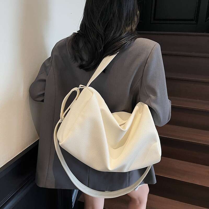 Fashion Simple Solid Color Large Capacity Tote for Women 2025 New Trend Soft Leather Sports Casual Shoulder Crossbody Bag