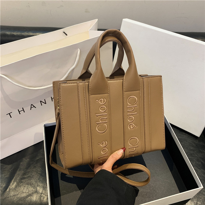 Designer bag free shipping 2025 fashion commuting light luxury premium texture printed large capacity single shoulder crossbody bag for womens