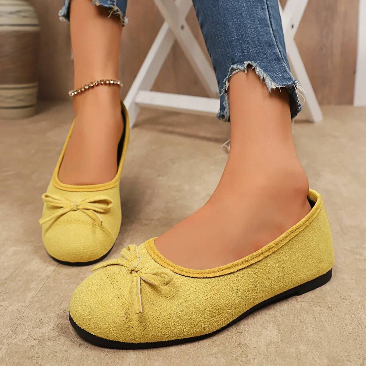 Ddmyoutdoor Round Toe Retro Woman Red Suede Casual Flat Fashion Shallow Slip On Ladies Elegant Ballerinas Shoes Soft Sole Flats Outdoor Shoes