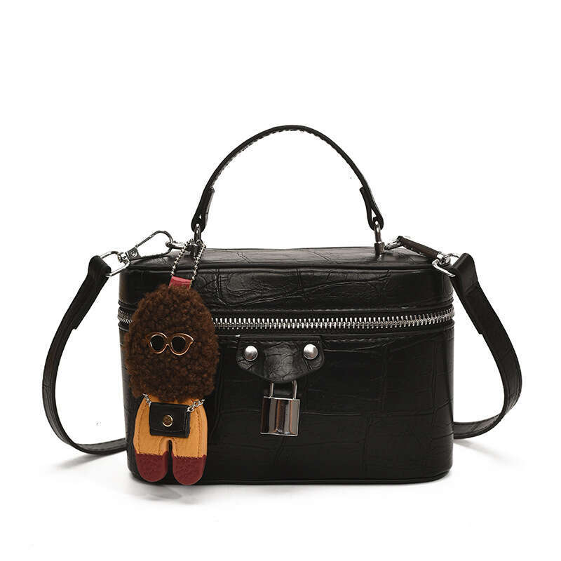 High-end Stylish Niche Handbag Makeup Box for Women 2025 New Versatile Light Luxury Commuter Shoulder Crossbody Bag