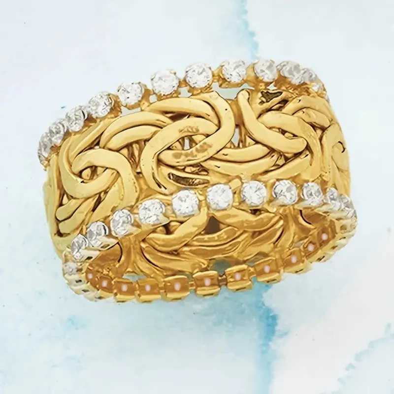 Huitan New Arrival Fashion Engagement Rings for Women Gold Color Bright Zirconia Finger Accessories Luxury Wedding Band Jewelry W250606