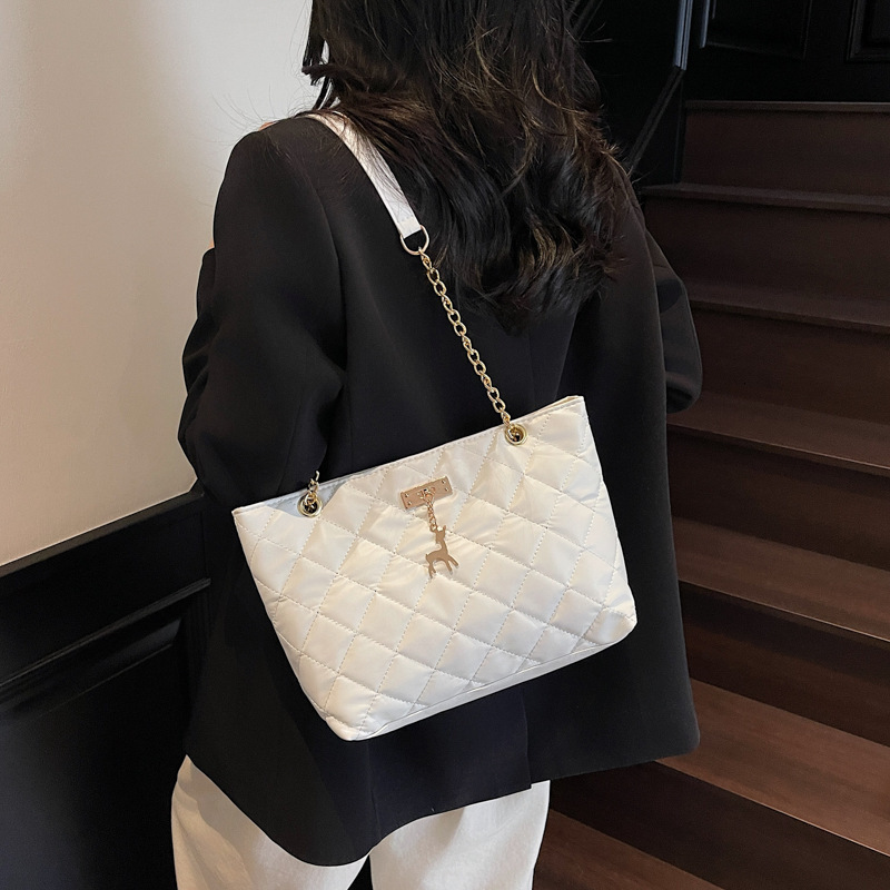 Top brand high-quality new free designer bag 2025 new Korean style quilted shoulder bag handbag embroidery chain bag simple new free designer bag