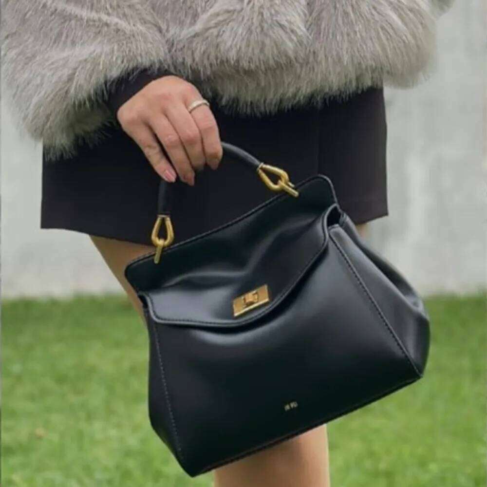 Elegant JW PEI Female Lucia Tote - Durable Lightweight Perfect For Multiple Occasions