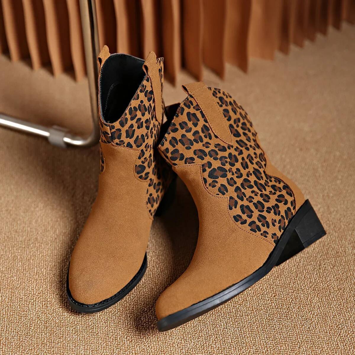 Ddmyoutdoor Women Autumn Winter New Leopard Print Pointed Toe V Shaped Shoe Low Heel Comfort Non Slip Fashion Boots Outdoor Shoes