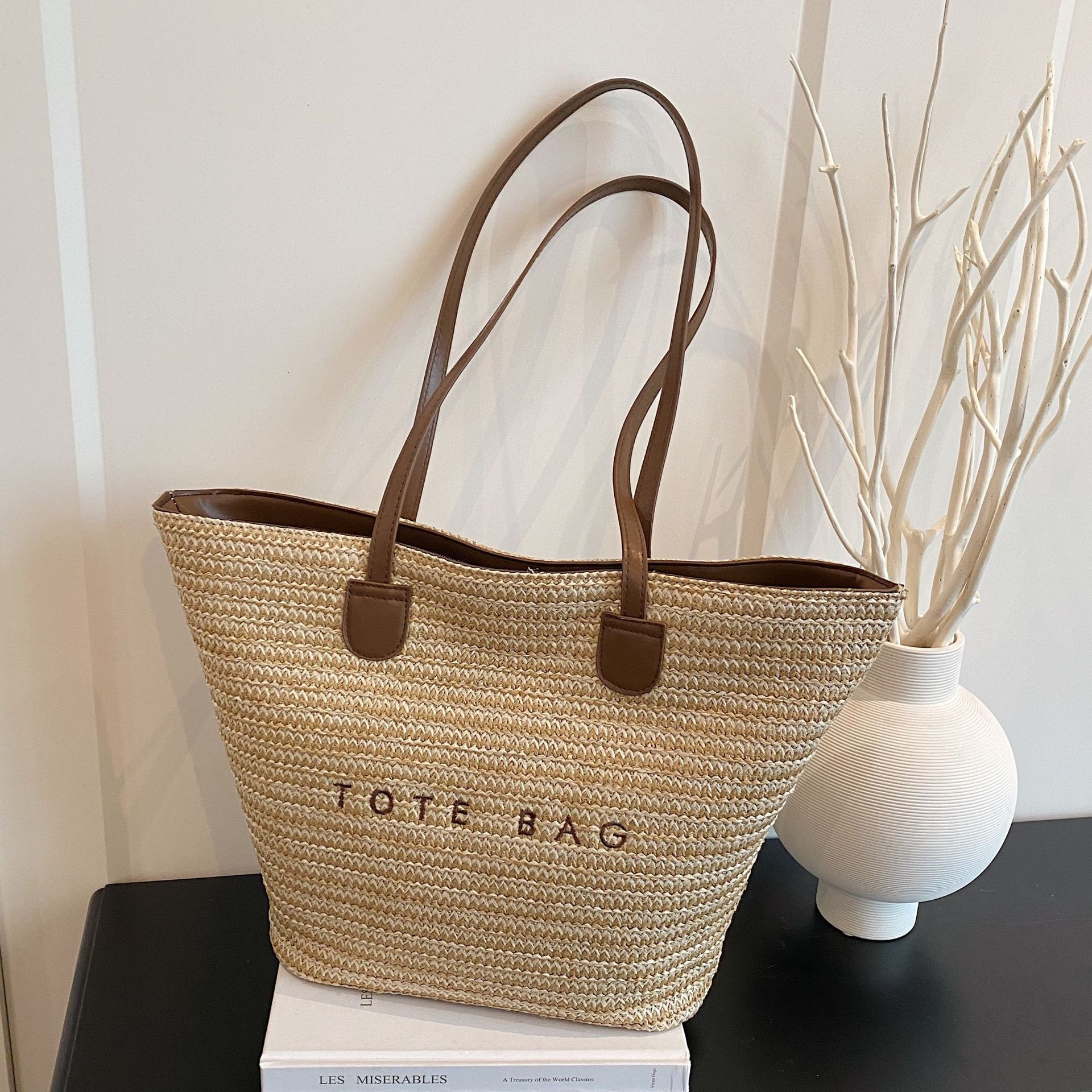 designer Straw Woven Bag for Women Large Capacity 2025 New Vacation Beach Straw Bag Woven Basket Commuter Tote Bucke