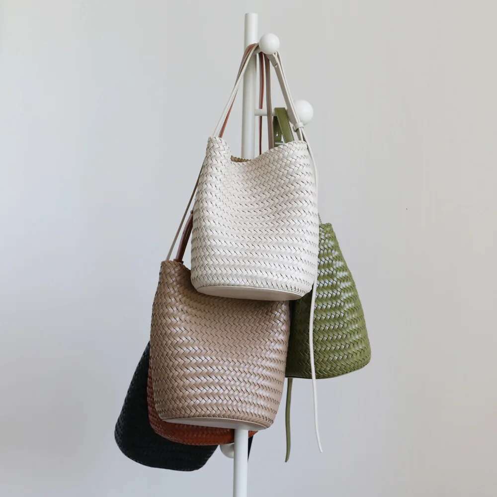 2025 New Hand-Woven Women's High-End Casual Bucket French Retro Commuter One-Shoulder Crossbody Bag PU Material