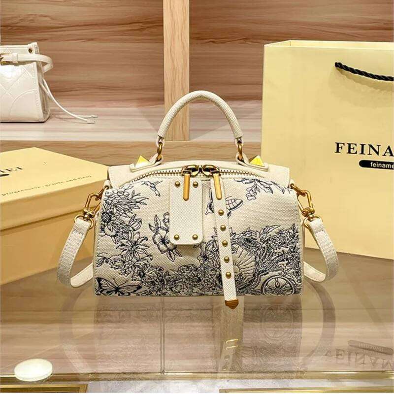 Light Brand Women's Handbag 2025 New Embroidered Boston Pillow Fashion Designer High-End Texture Crossbody Bag