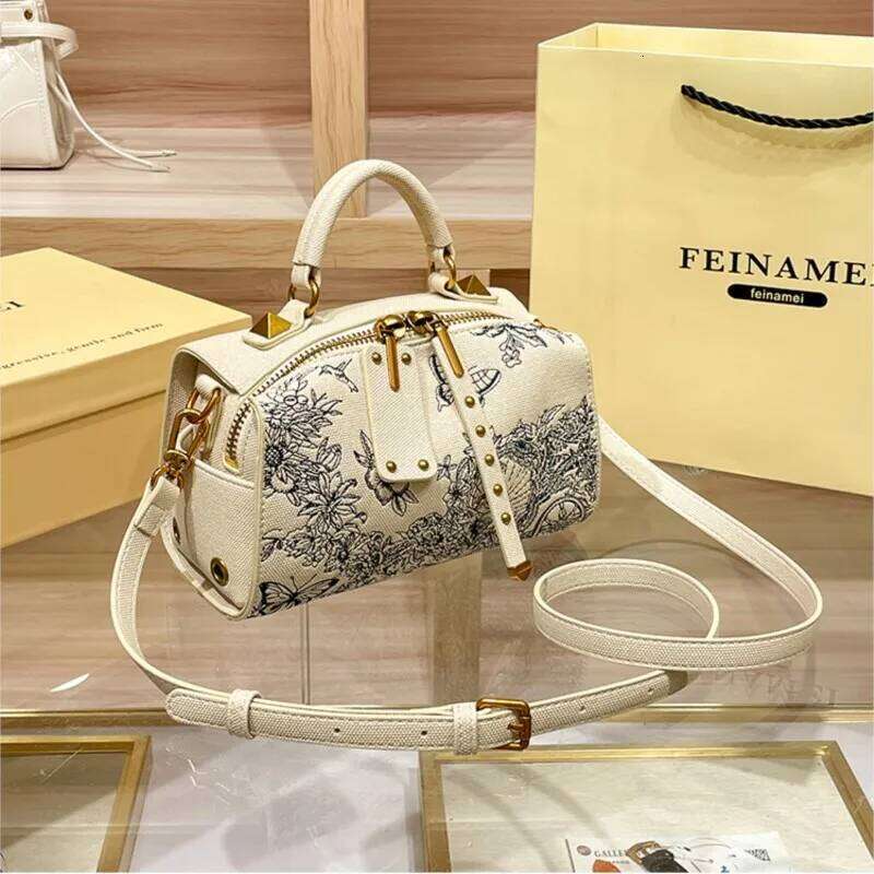 Light Brand Women's Handbag 2025 New Embroidered Boston Pillow Fashion Designer High-End Texture Crossbody Bag