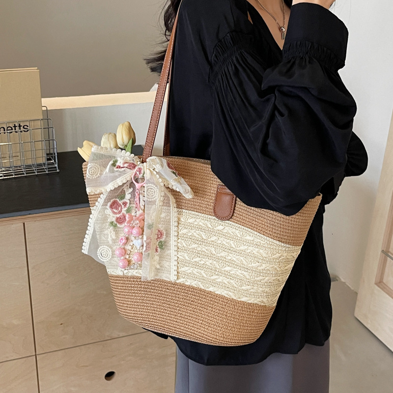 designer Straw Woven Bag for Women Large Capacity 2025 New Beach Vacation Woven Bag Hot Style Single Shoulder Tote Bucket Bag