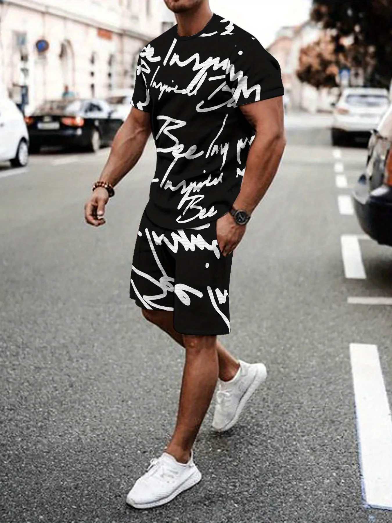 The 2025 summer new two-piece casual mens short-sleeved and short-shorts set made of polyester fiber is breathable and lightweight W250609