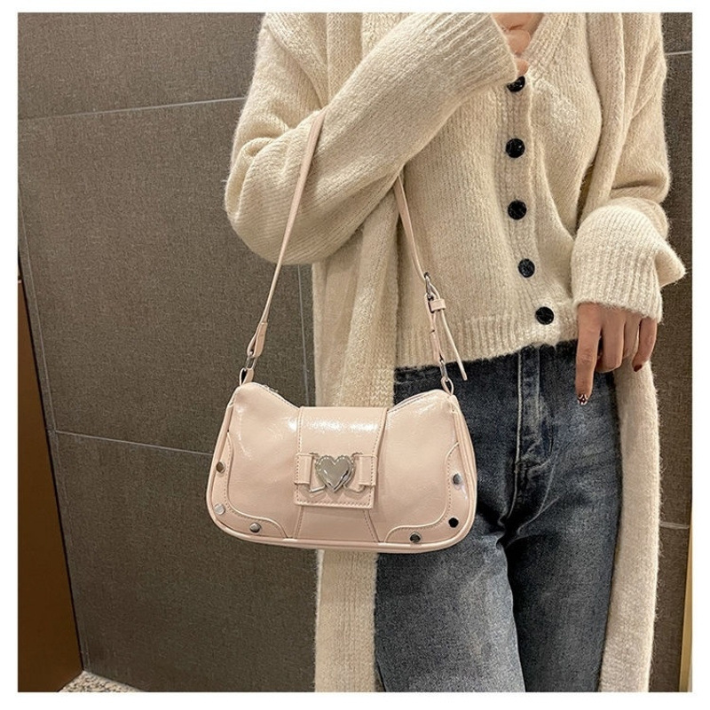 New Style Heart Sweet Cool Girl Hot Girl Underarm New Versatile Niche Design High-end Single Shoulder Crossbody Bag New Free Delivery Designer Bag