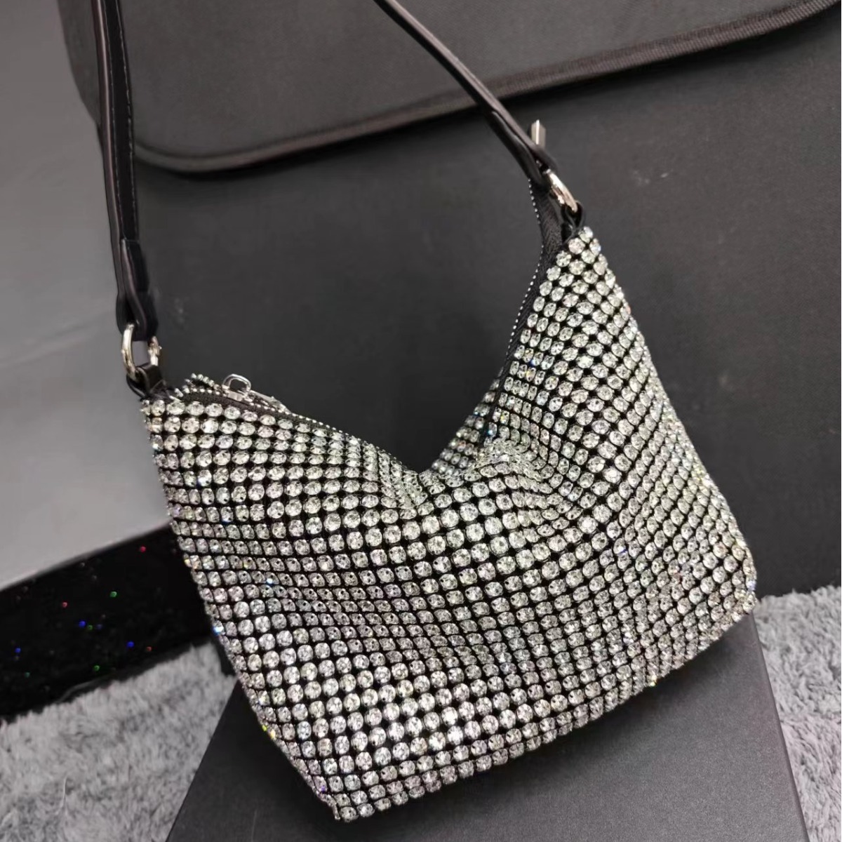 Style Design Sense Shiny Diamond Bag Super Water Diamond Bag Light Bag Women High-end Texture Handbag Evening Bag Free Delivery Designer Bag