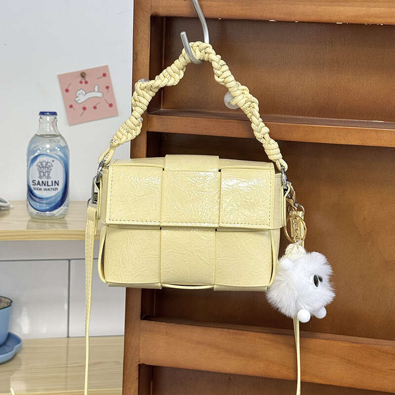 Fashionable and Stylish Woven Small for Women 2025 Summer New Handbag Korean Version Simple Versatile Shoulder Crossbody Bag