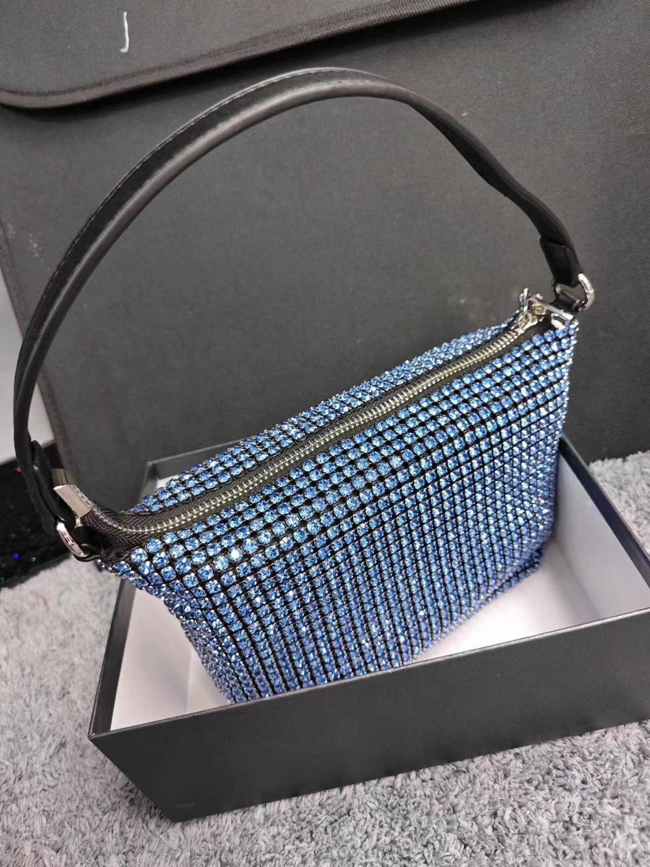Style Design Sense Shiny Diamond Bag Super Water Diamond Bag Light Bag Women High-end Texture Handbag Evening Bag Free Delivery Designer Bag