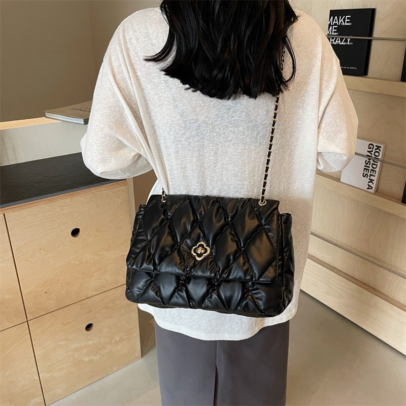 designer High-End Quilted Chain Underarm Bag 2025 New Korean Style Trendy Versatile Commuter Bag Shoulder Bag Niche Crossbody Bag