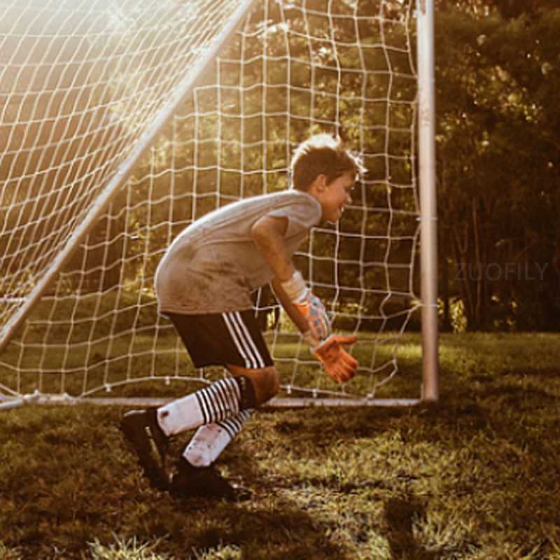 Childs Professional Goalkeeper Gloves Kids Football Latex Thickened Protection Goalkeeper Gloves Soccer Goalie Non-slip Gloves XJ250606