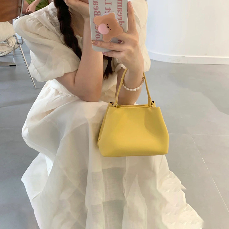 designer 2025 Summer New Niche Strawberry Pink Crossbody Bucket Bag Mini Handbag Korean Style Elegant High-end Small Bag