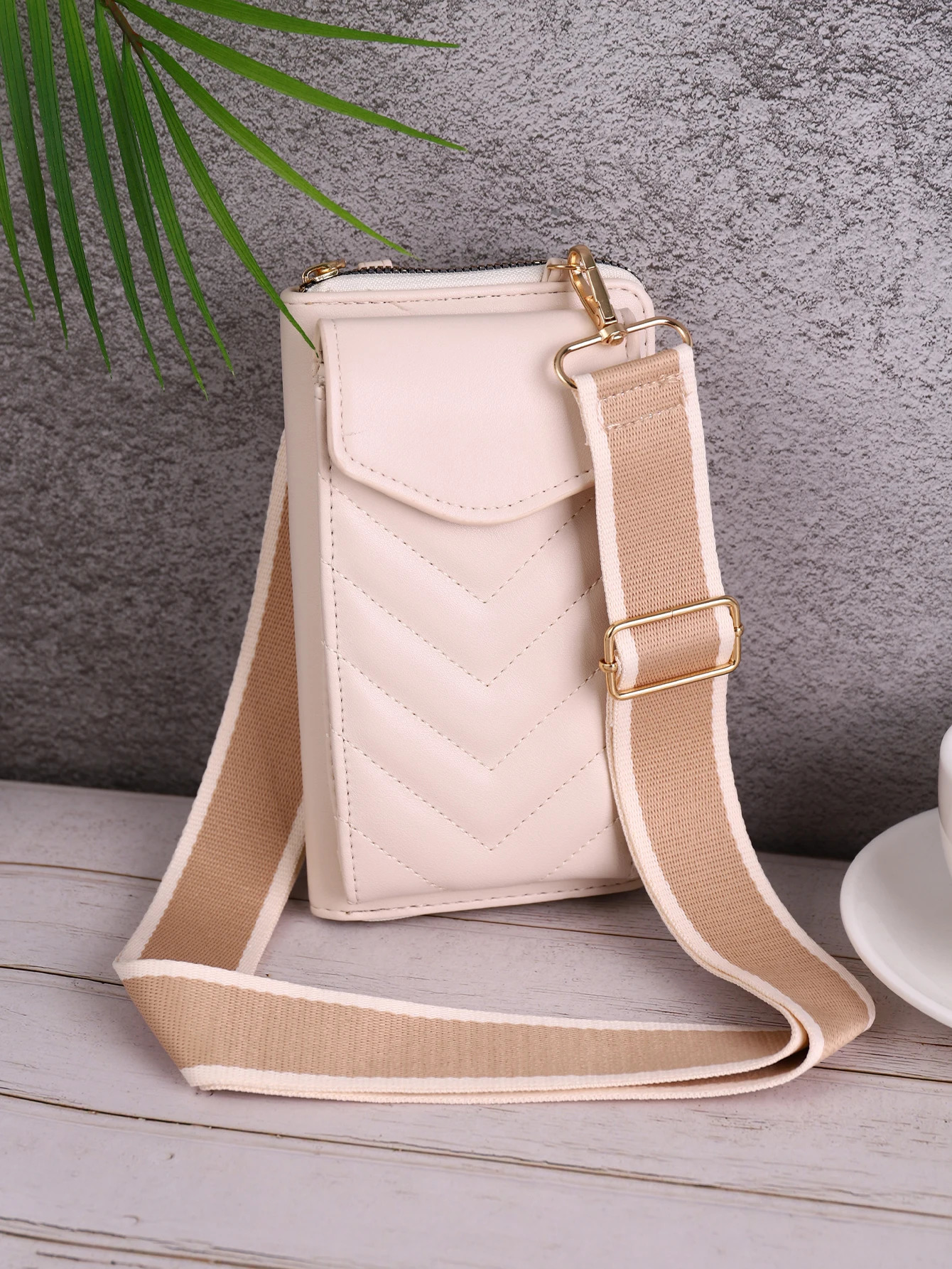 V-shaped mobile phone bag multi-functional fashion crossbody bag large capacity solid color versatile womens shoulder bag 250606