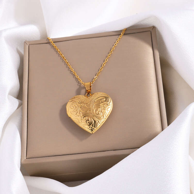 designer jewelry Stainless Heart-Shaped for Women Versatile High-End Fashion Engraved Photo Frame Box Couple Necklace Titanium Steel