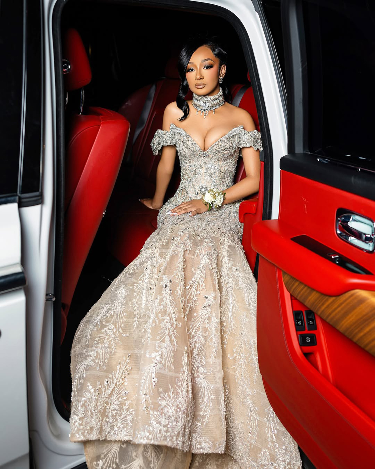 Exquisite Appliques Crystal Wedding Dresses Off Shoulder Bridal Gowns Beading Illusion See Through Customized Bride Sweep Train Vestidos De Novia