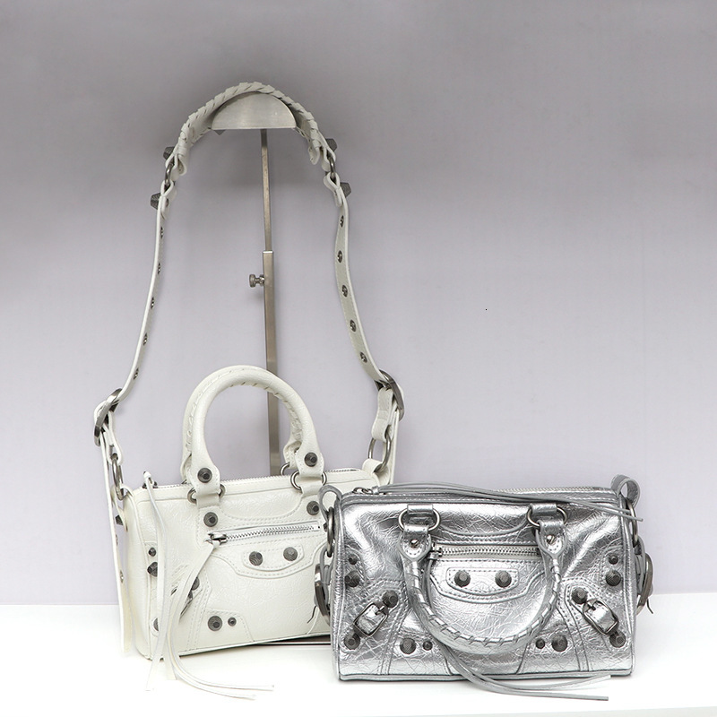 New Style High-Quality Le Mini Travel Bag Heavy Craft Super Popular Rivet Motorcycle Bag Women Genuine Leather Crossbody Handbag New Free Delivery Des