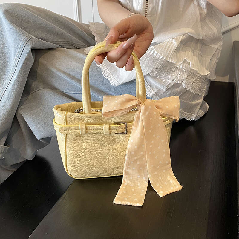 Fashion Handbag for Women 2025 Summer New Stylish Versatile Large Capacity Commuter Shoulder Crossbody Bag