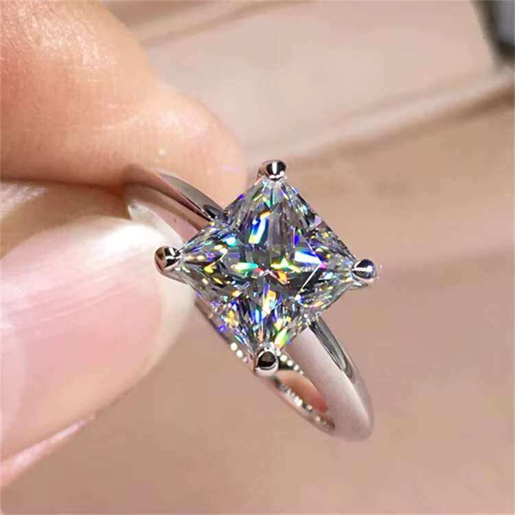 Custom 9K Yellow Gold Jewelry 1 Ct 2 Ct 3 Ct Fancy Moissanite Diamond Ring Solitaire Engagement Rings