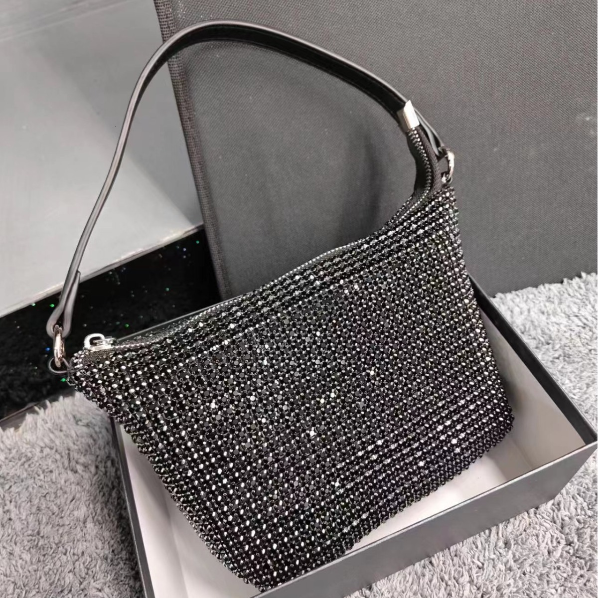Style Design Sense Shiny Diamond Bag Super Water Diamond Bag Light Bag Women High-end Texture Handbag Evening Bag Free Delivery Designer Bag