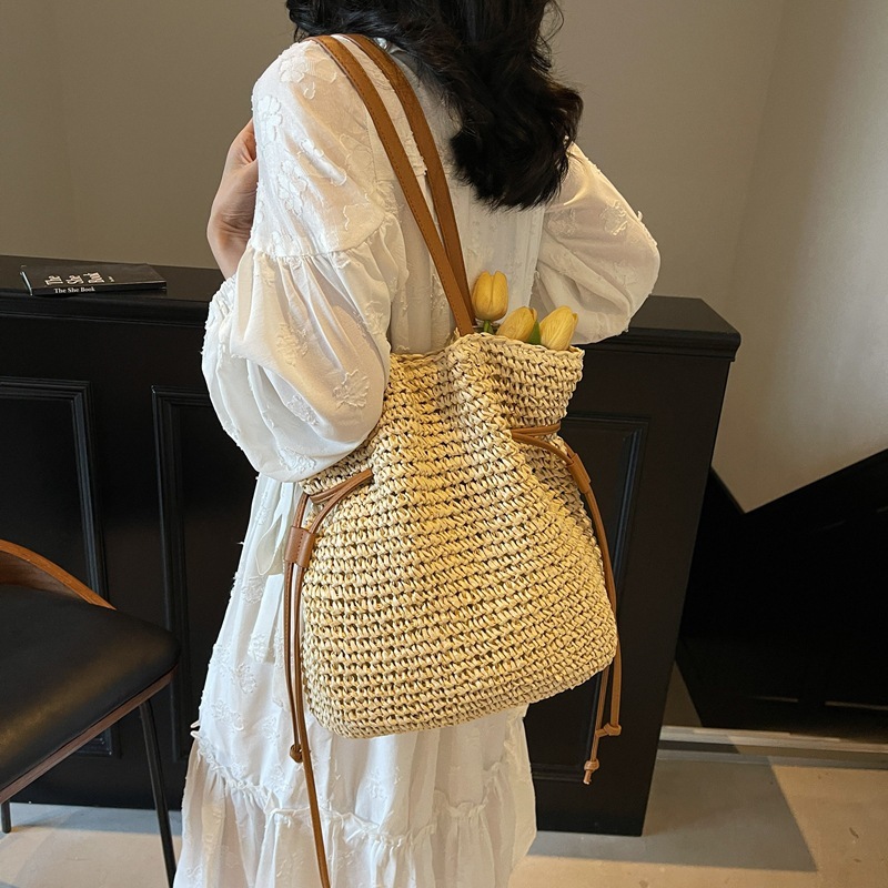 designer Casual Large Capacity Single Shoulder Straw Bag New Drawstring Handheld Straw Bag Woven Bag Vacation Beach Bag Versatile Women's Bag