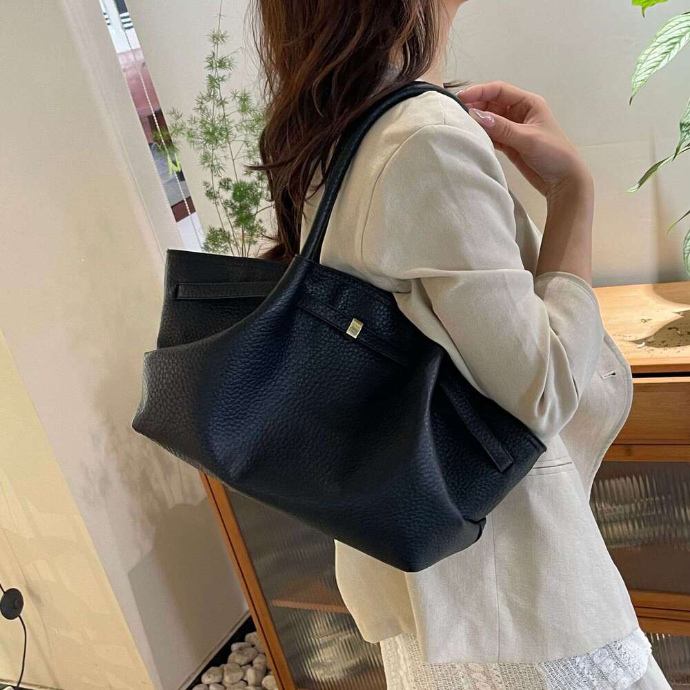 Large Capacity Pleated Cloud for Women 2025 New Dopamine Shoulder High-end Fashion Stylish Tote Bag