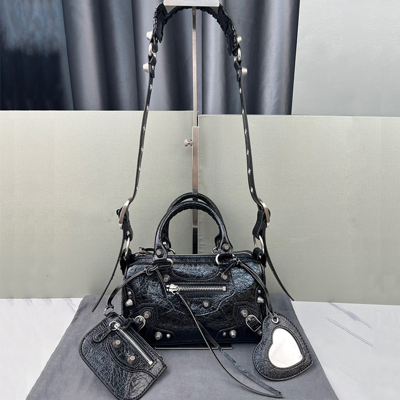 New Style High-Quality Le Mini Travel Bag Heavy Craft Super Popular Rivet Motorcycle Bag Women Genuine Leather Crossbody Handbag New Free Delivery Des