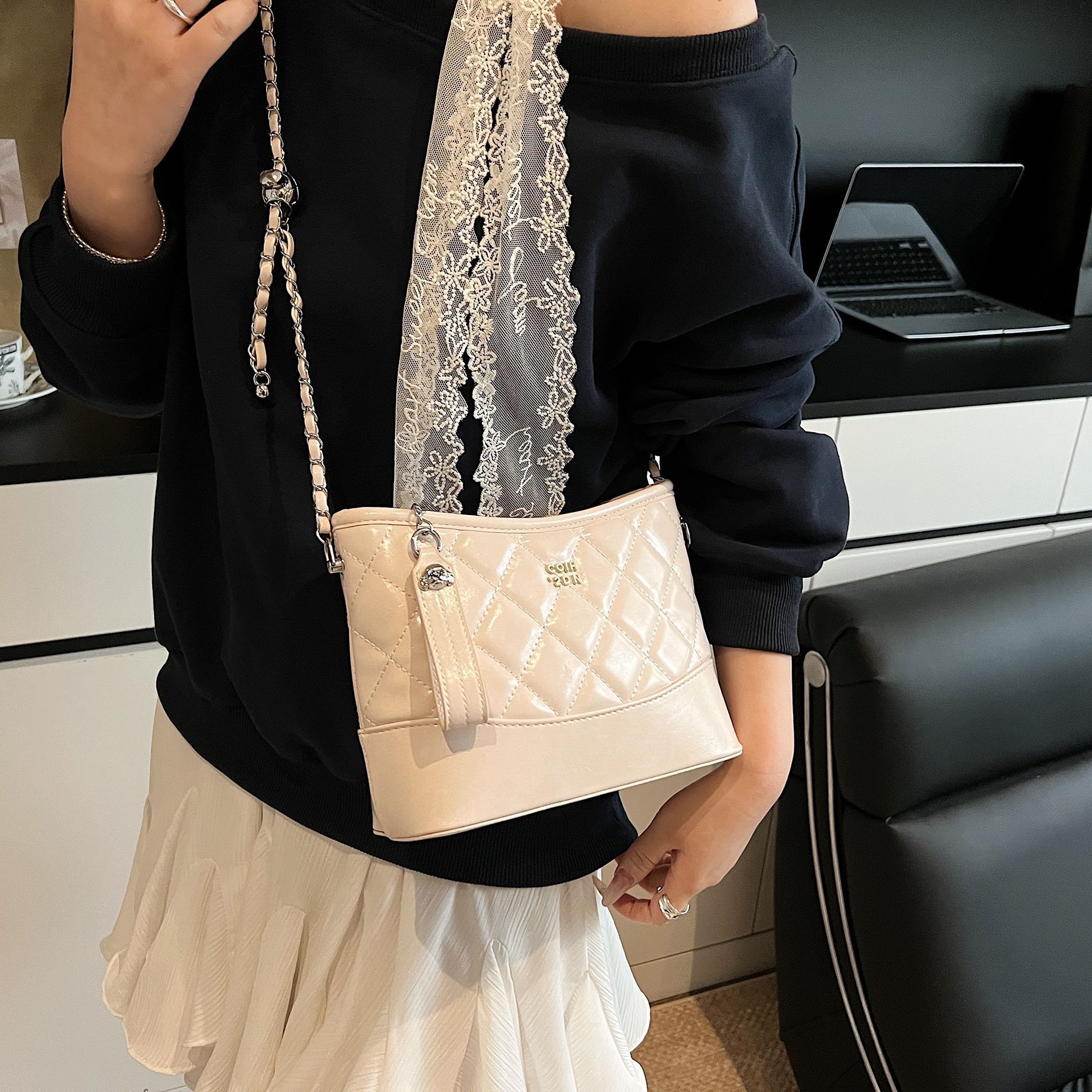 designer Large Capacity Bag for Women 2025 Spring Summer New Trend Quilted Chain Shoulder Crossbody Bag Versatile Simple Underarm Bag