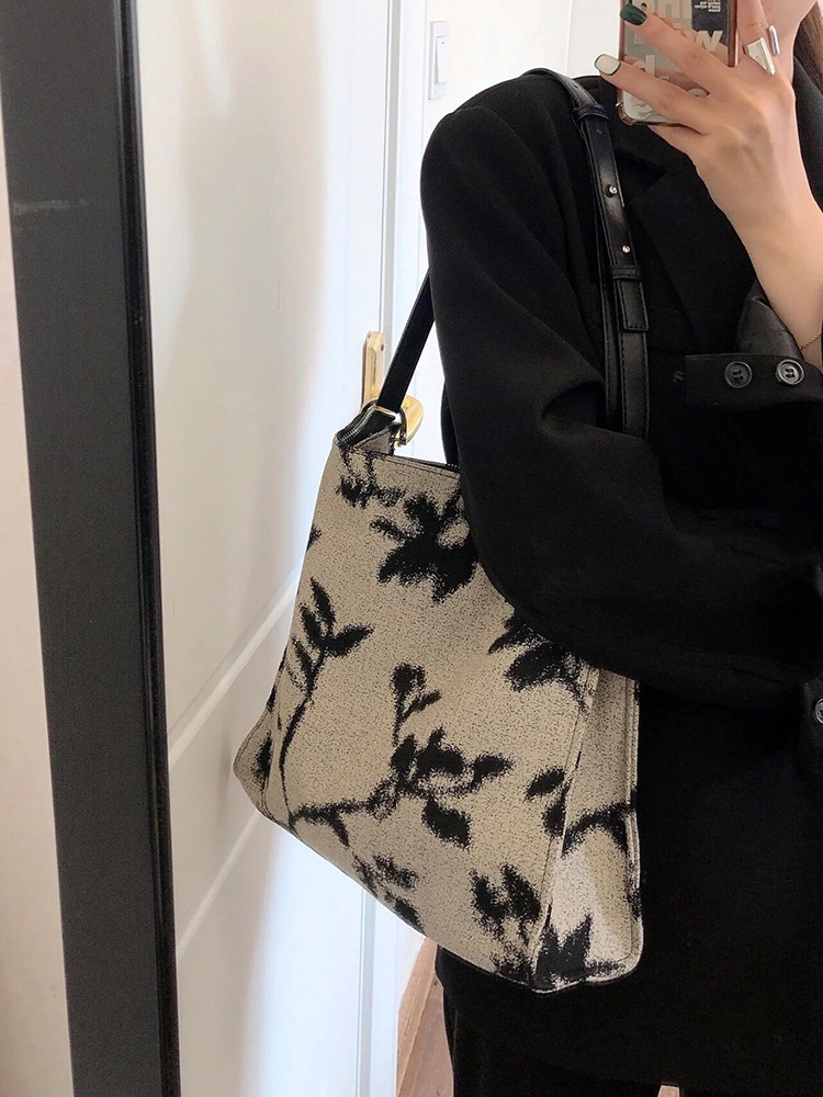 designer 2025 New Niche Jacquard Canvas Bag Large Capacity Bag for Women Crossbody Underarm Bag High-end Single Shoulder Tote Bag