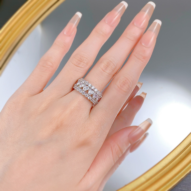 Choucong Brand Sparkling Top Sell Wedding Rings Gorgeous Luxury Jewelry Full Stack Heart Shape White Lab Moissanite Diamond Eternity Women Lover Ring 