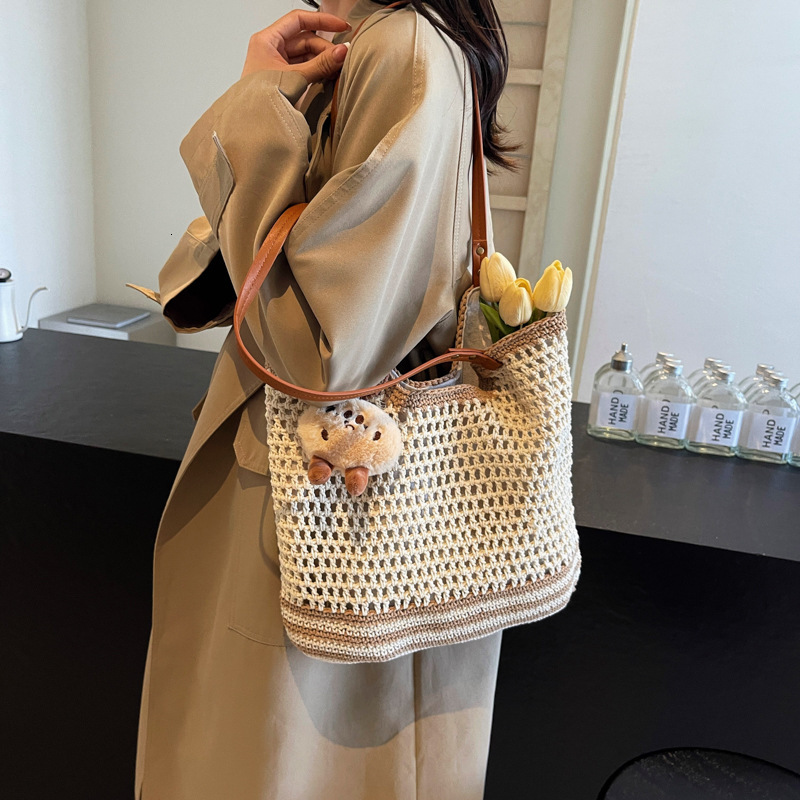 designer Large Capacity Woven Bag Women's 2025 New Straw Bag Beach Vacation Shoulder Bag Versatile Casual Tote Bag