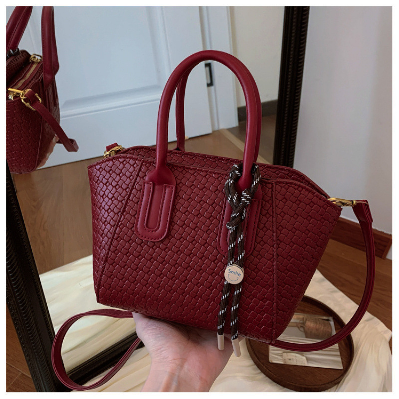 Top Brand High Quality New Style Polyester Material Super Popular High-End Small Bag for Women 2025 New Fashion Versatile Shoulder Bag New Free Delive